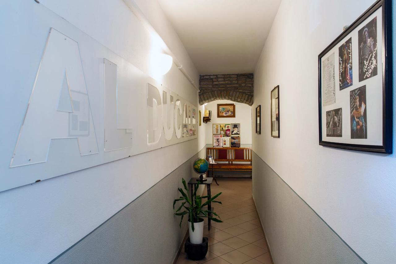 B&B Al Ducale And Apartments Parma Exteriör bild